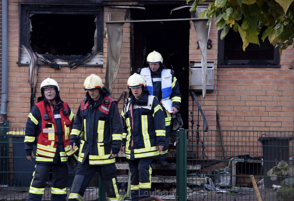 Feuer 2 Vollbrand Reihenhaus Roggendorf Berrischstr P081.JPG - Miklos Laubert